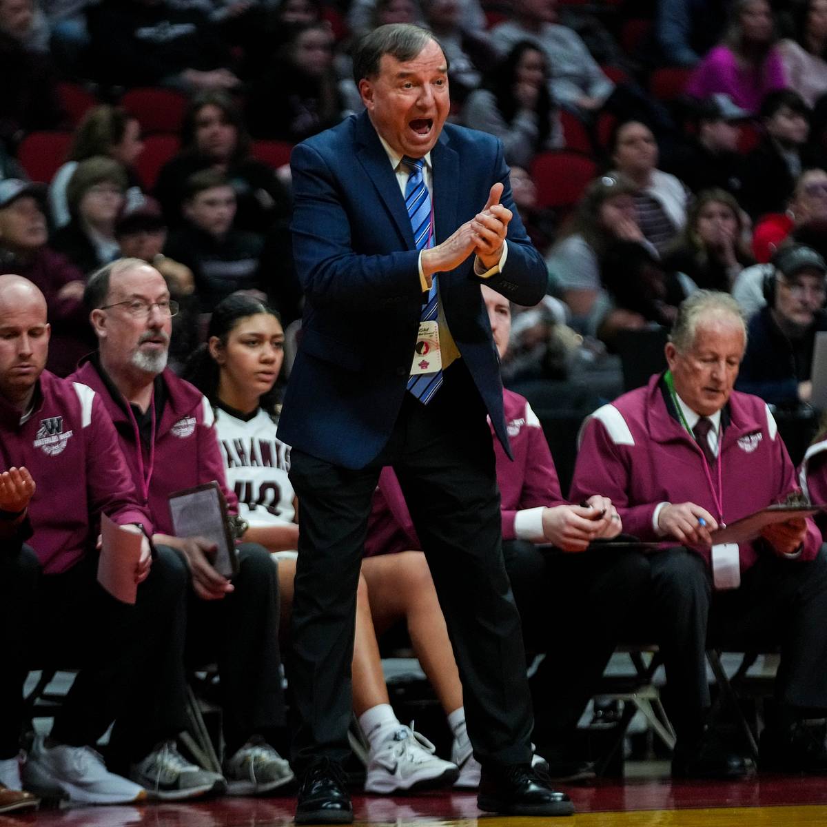 si.com - Dana Becker - Iowa High School Girls Basketball Team Promotes From Within For New Head Coach