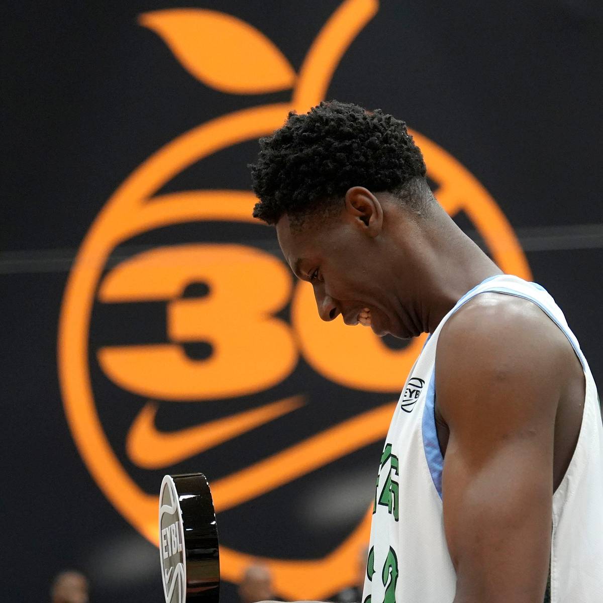 si.com - Bennett Parker - Baylor Basketball Battling Kentucky and Others for 5-Star Center Lewis Uvwo