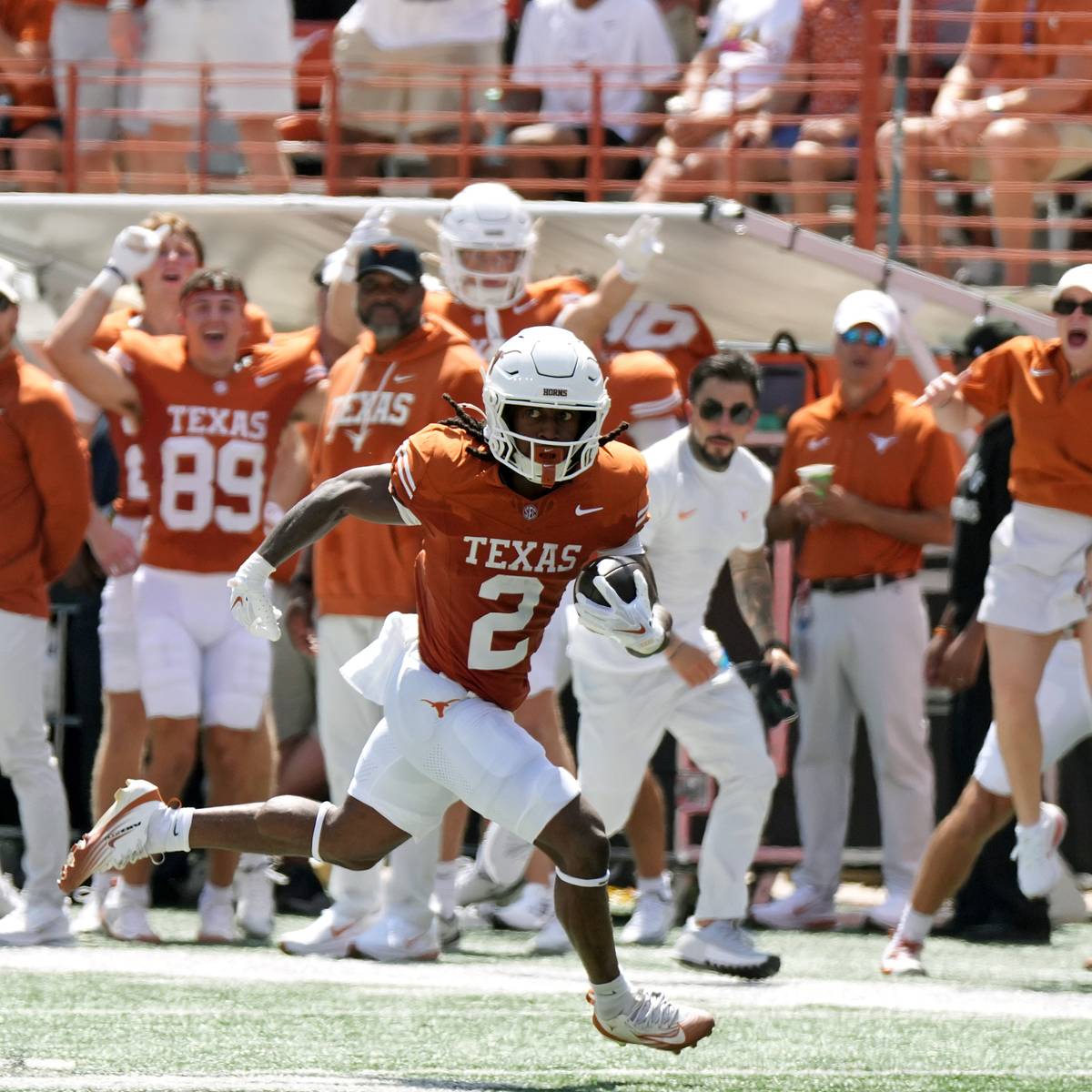 si.com - JD Andress - Hollywood Smothers Has Quickly Become Texas' Most Reliable Weapon
