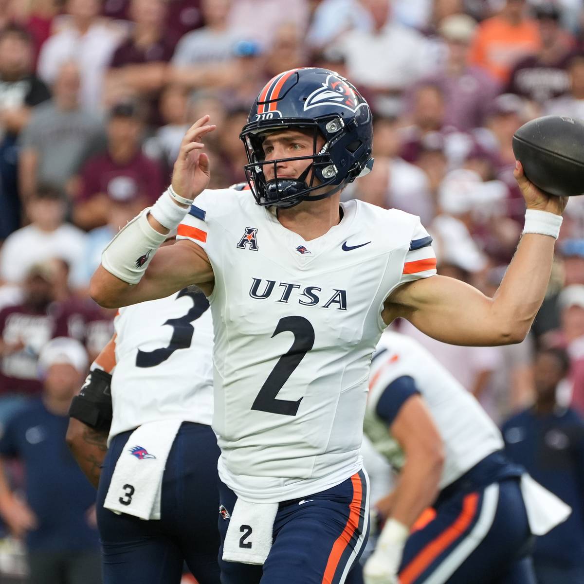 UTSA's Owen McCown Gives Texas Another Test After Ohio State