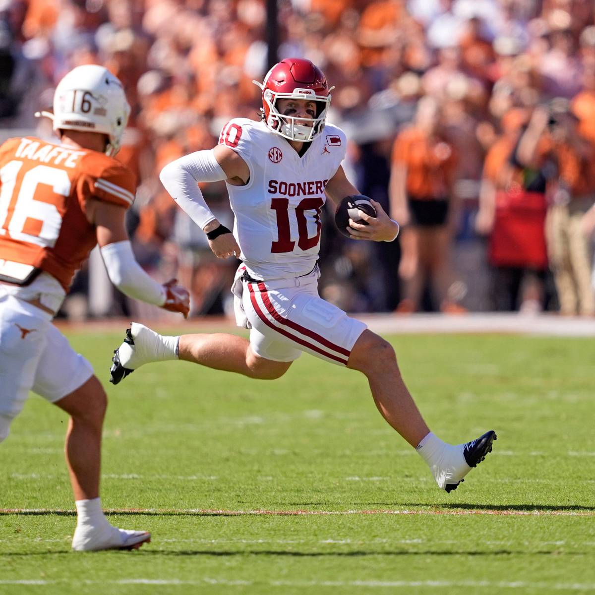 Texas Could Force Oklahoma Into a Quarterback Decision on Saturday