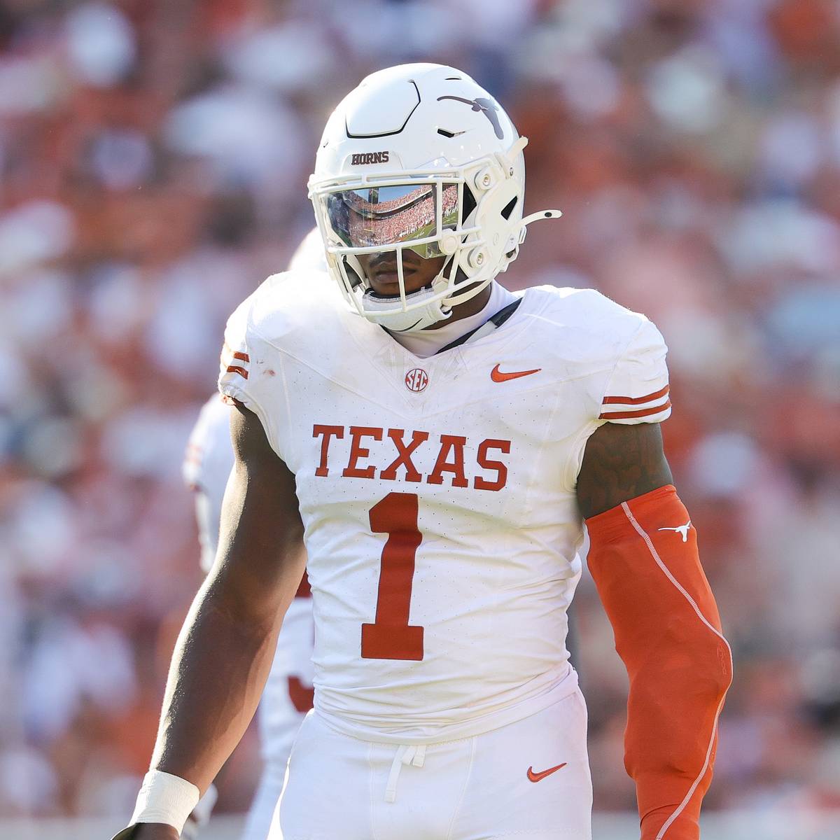 Texas Longhorns DE Colin Simmons Carted Off After Injury vs. Florida