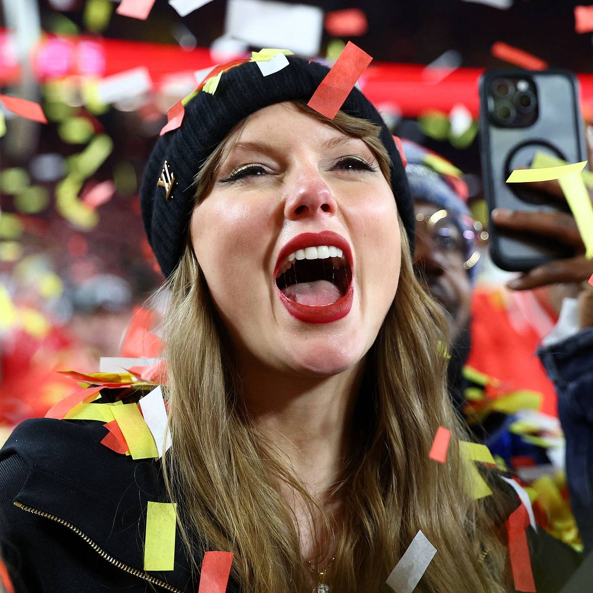 si.com - Anne Erickson - Taylor Swift, Madison Beer and Other WAGs Are Part of the NFL's Greater Plan