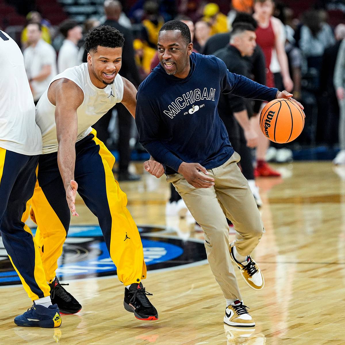 si.com - Trent Knoop - Michigan Basketball Stays in the Hunt for Top-30 Recruit Devin Cleveland, Sets OV