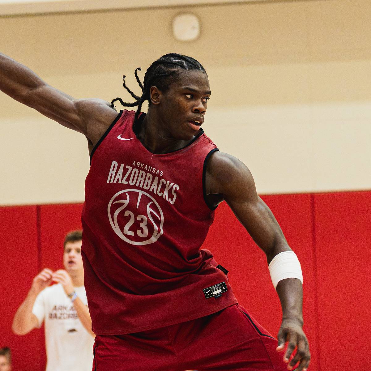 si.com - Morgan Acuff - How Will Hogs Youthful Basketball Roster Hold Up Against Older Teams in NIL, 5-in-5 Rule?