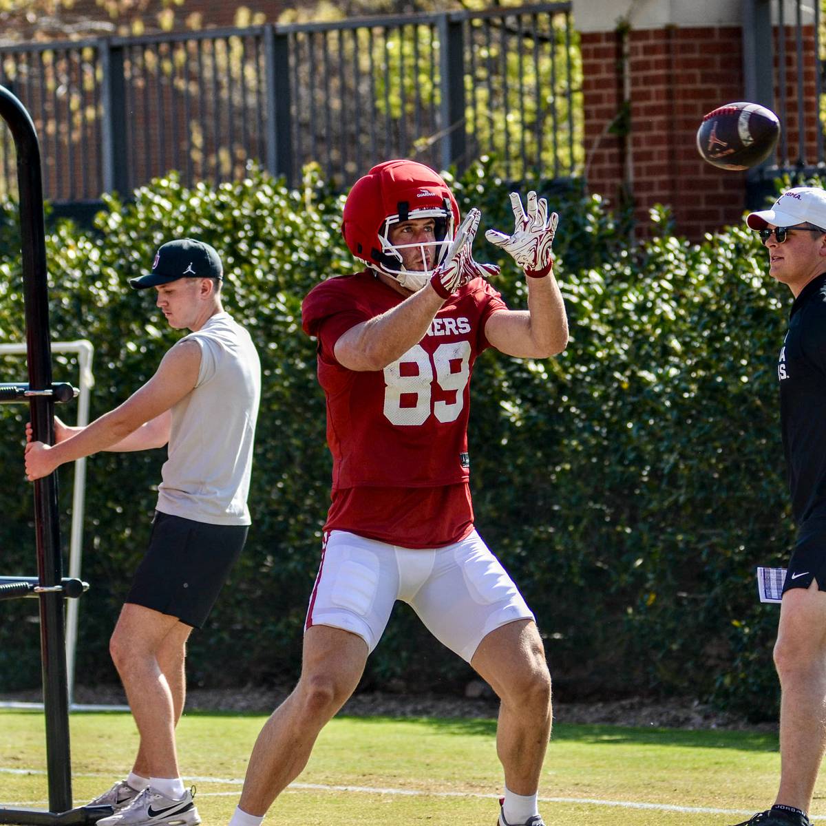 si.com - Carson Field - Is Run Blocking Still a Concern for Oklahoma's Tight End Room?
