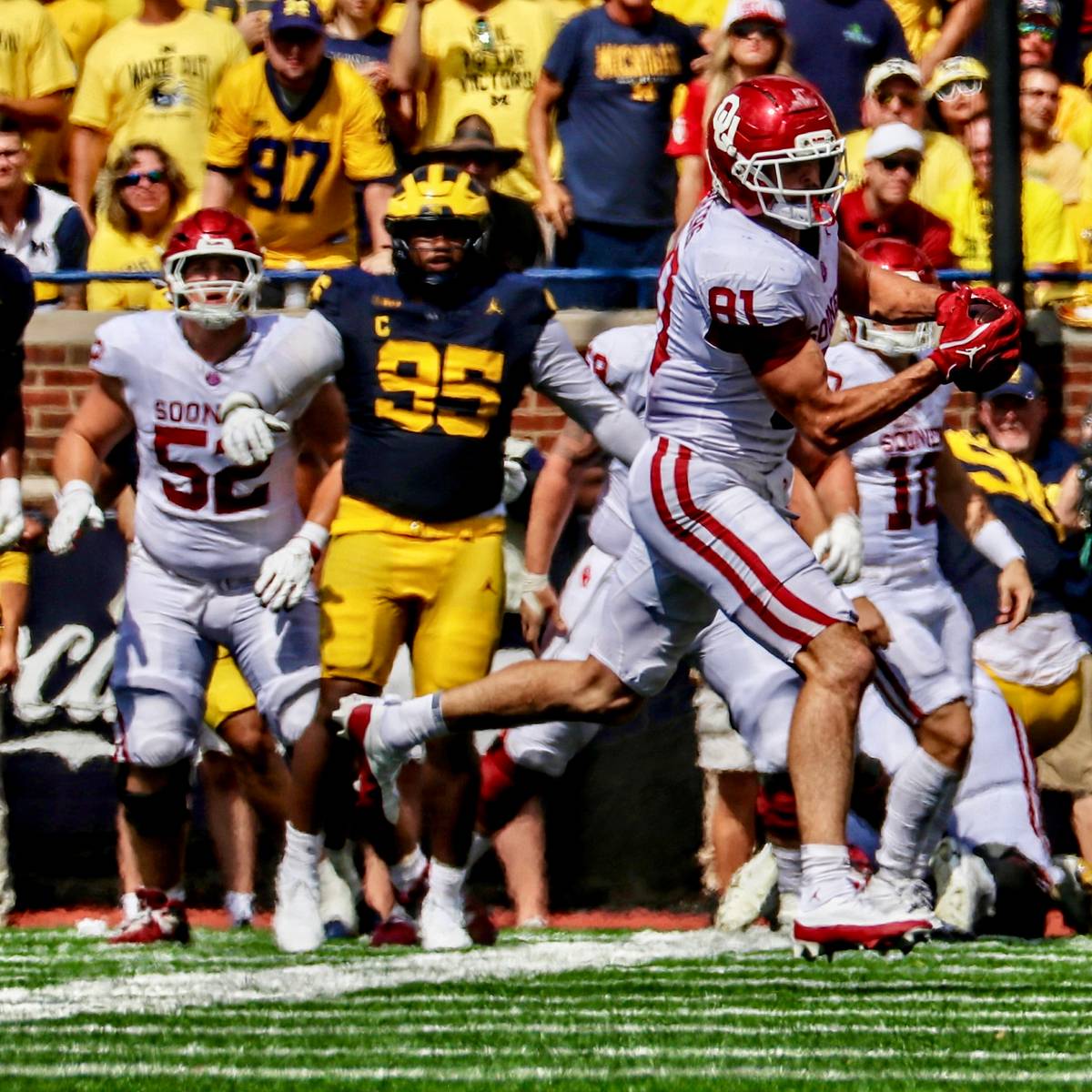 si.com - Ryan Chapman - Tight End Rocky Beers has Emerged as a Major Piece for Oklahoma's Offense