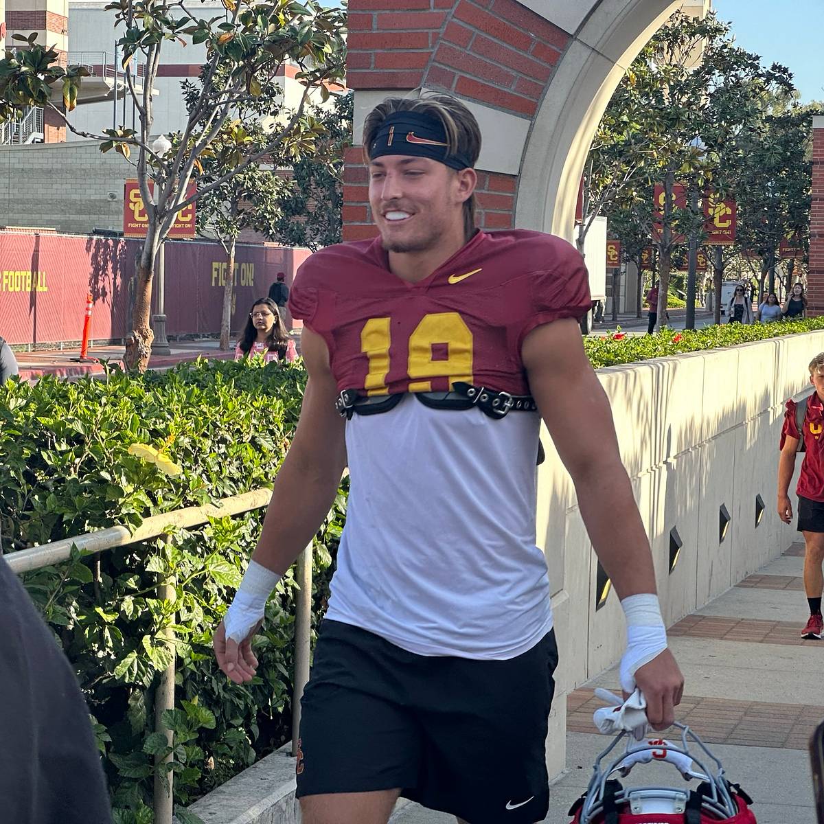 si.com - Luke Perez - Tight End Mark Bowman Offers Rare Insight Into USC Freshmen's Key to Success