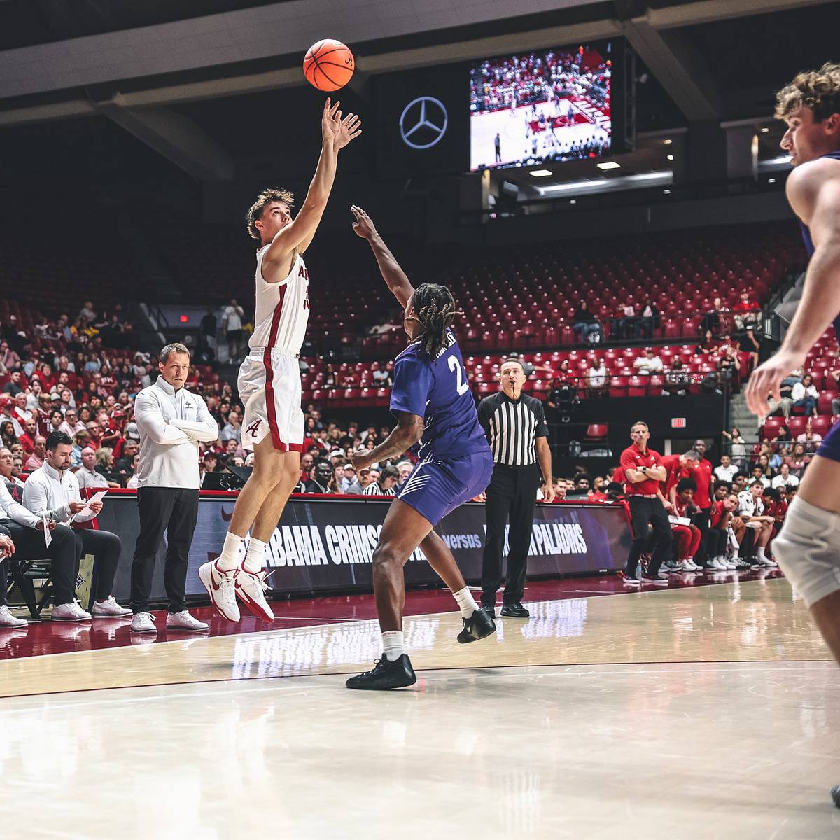 si.com - Hunter De Siver - Alabama Basketball Showcases Depth in Preseason Victory Over Furman