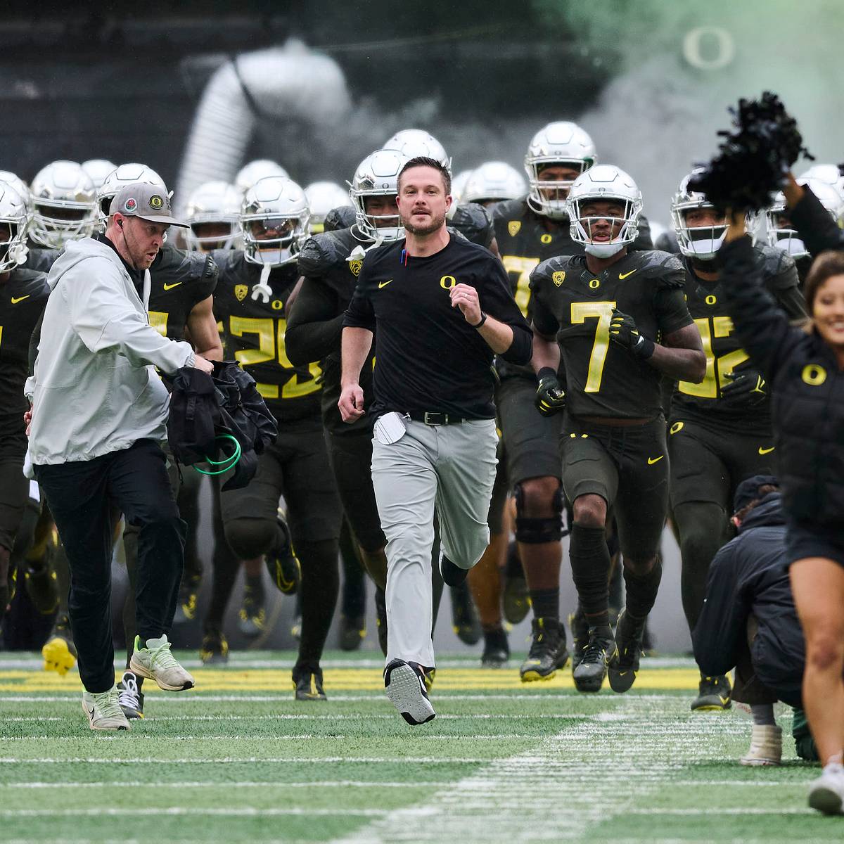si.com - Lorenzo Reyna - Oregon Trending to Land Prized Four-Star Tight End Recruit