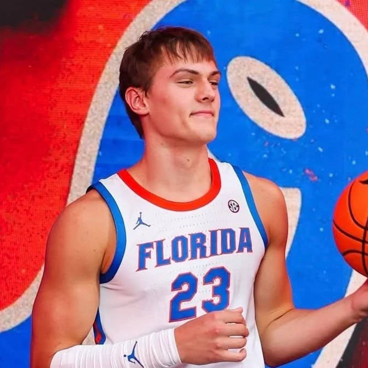si.com - Brandy Simms - Sidwell Friends Basketball Star Ian Condon Commits to Florida