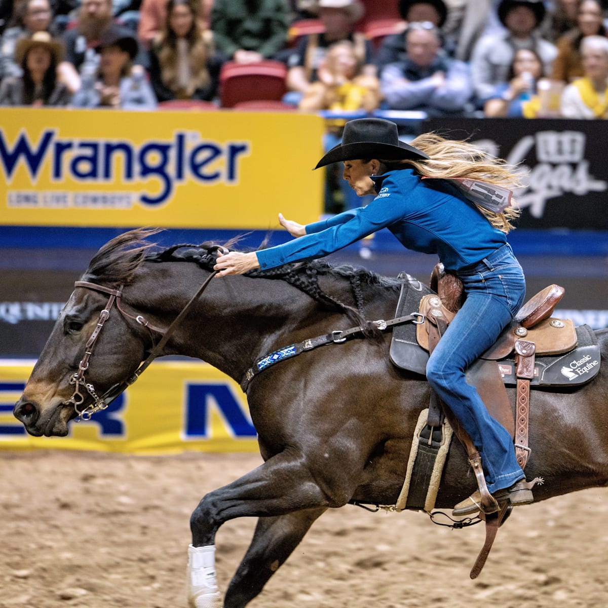 Mowry and Morgan: A Kiss and Angel Wings Take Cowgirls to Round 8