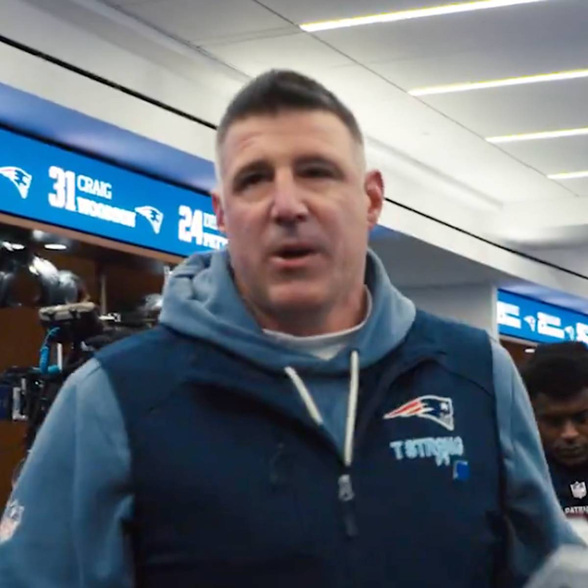 Mike Vrabel Had Hilarious Line About Getting His Lip Bloodied After Win  Over Chargers