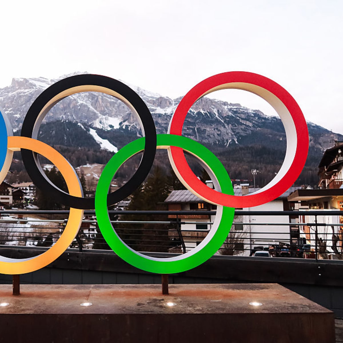 スマホ推奨】爆乳素人限定！おっぱいでコイン（現金）つかみ取りゲーム