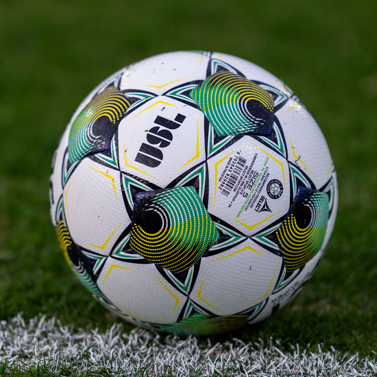 si.com - Ben Steiner - United Soccer League Opens With On-Field Player Protest Over CBA Talks