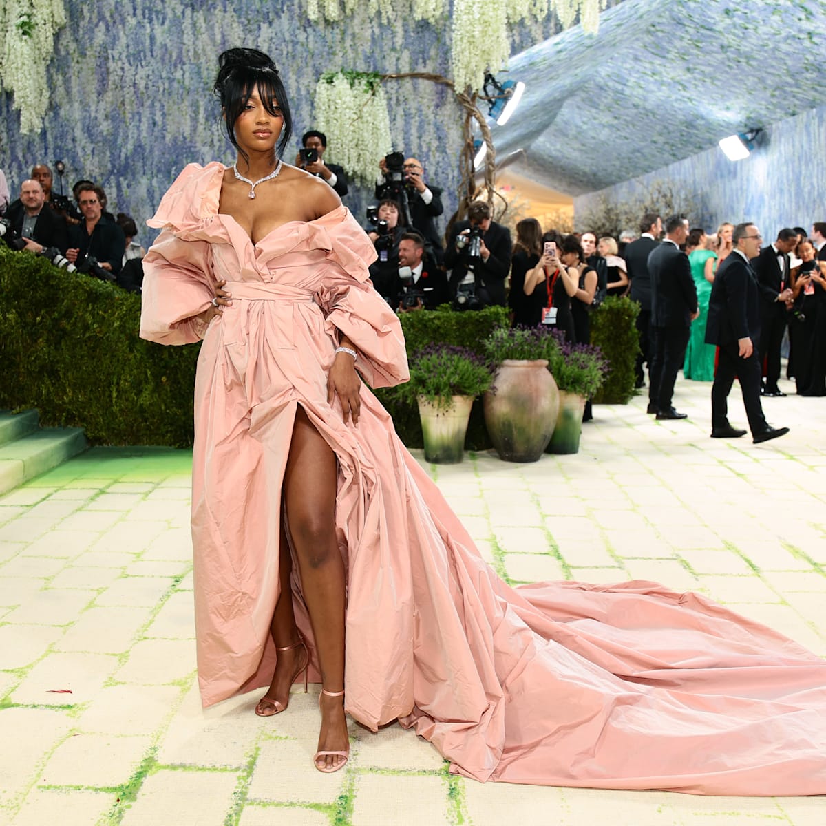 si.com - Madison Williams - 2026 Met Gala: Alysa Liu, Angel Reese Among Athletes Walking Red Carpet (Live Updates)