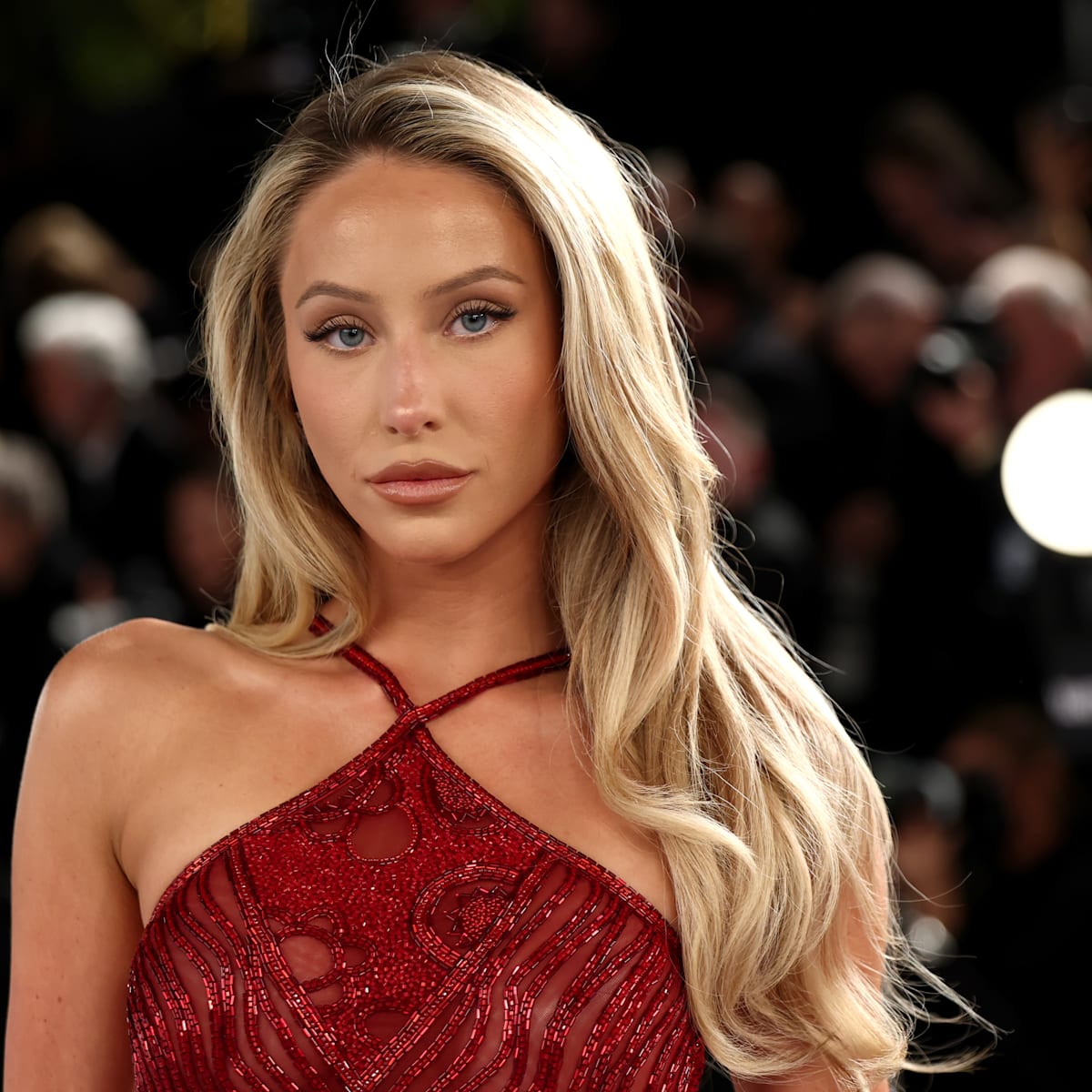 si.com - Cara O’Bleness - Fans Praise Alix Earle's Latest 'Fit for Giving Off Carolyn Bessette Kennedy Vibes