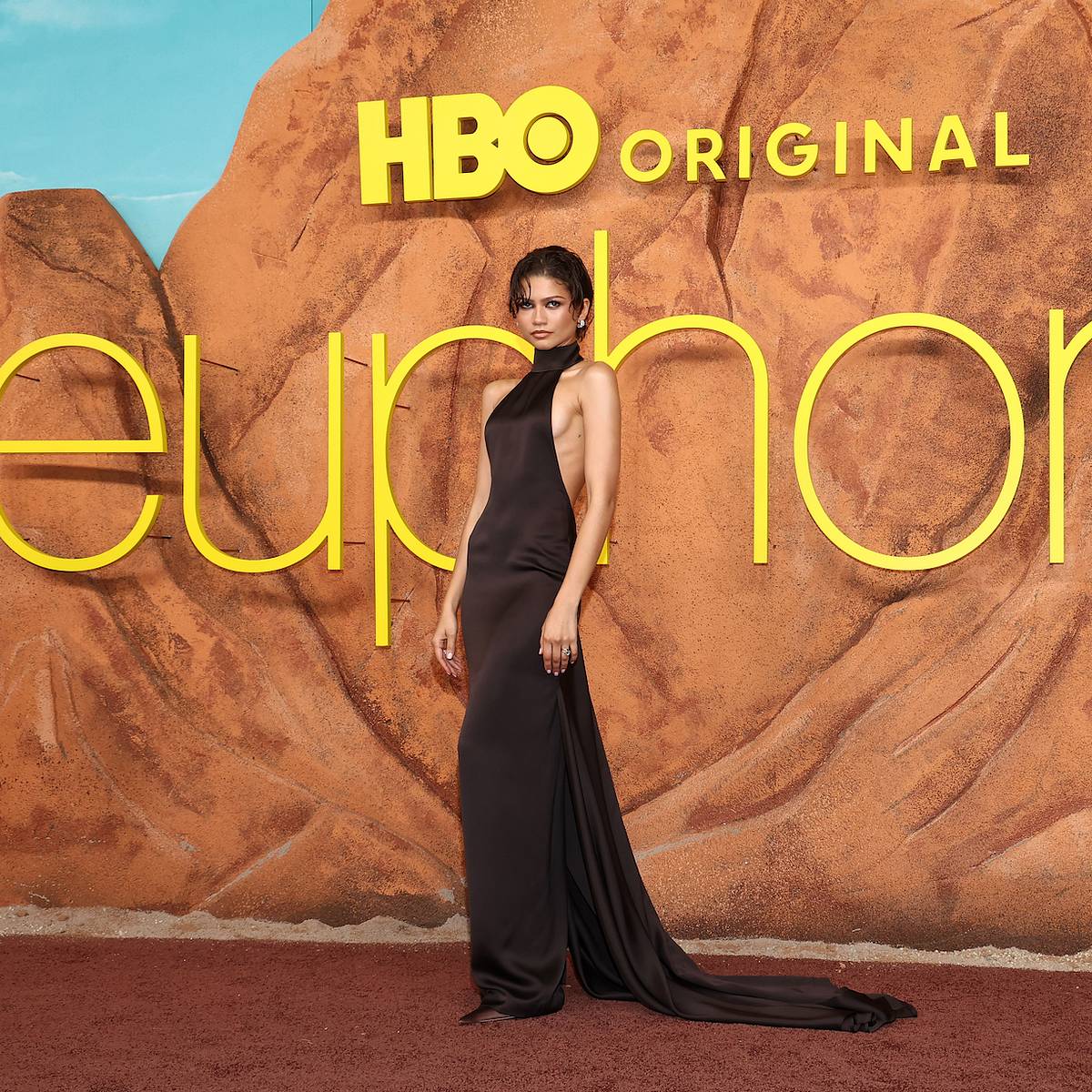 Euphoria' Season 3 Finale Full Recap: Who Died, Who Survived, Fan Reactions and More Euphoria' Season 3 Finale Full Recap: Who Died, Who Survived, Fan Reactions and More
