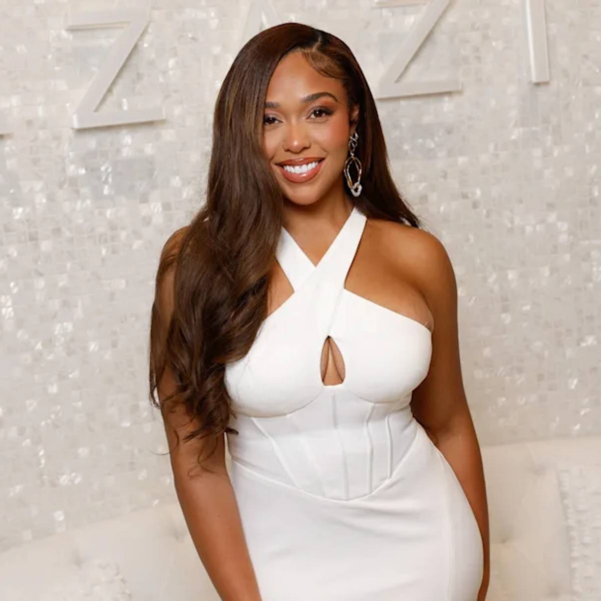 Jordyn Woods flexes new hair color in matching zebra coat, Hermes bag Jordyn Woods flexes new hair color in matching zebra coat, Hermes bag