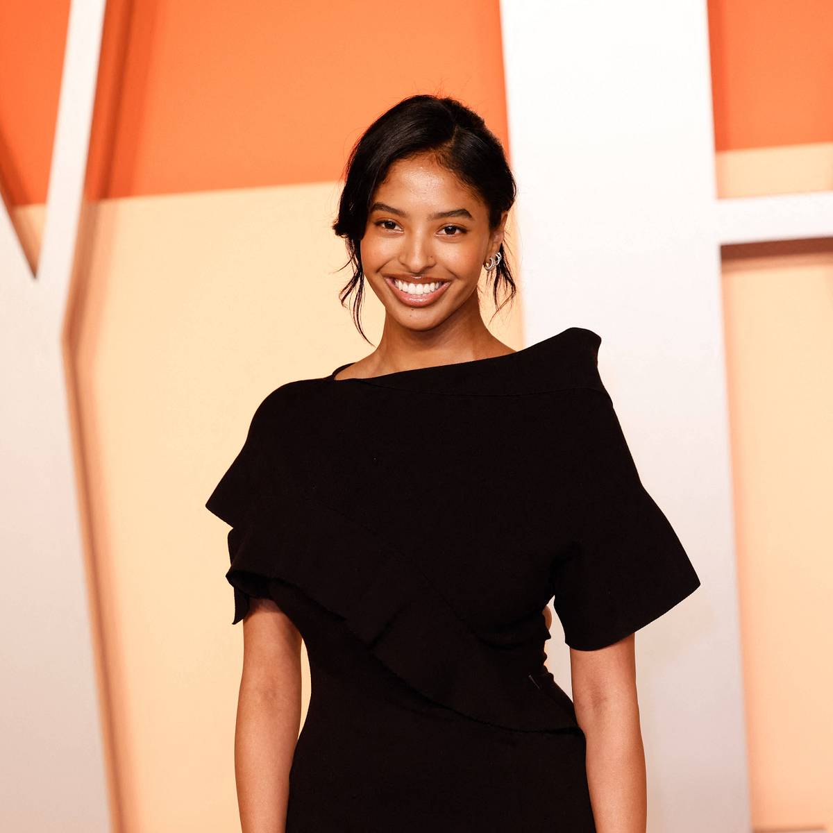 natalia bryant graduation dress Kobe Bryant's daughter graduated USC with famous actress roommate collection:icon