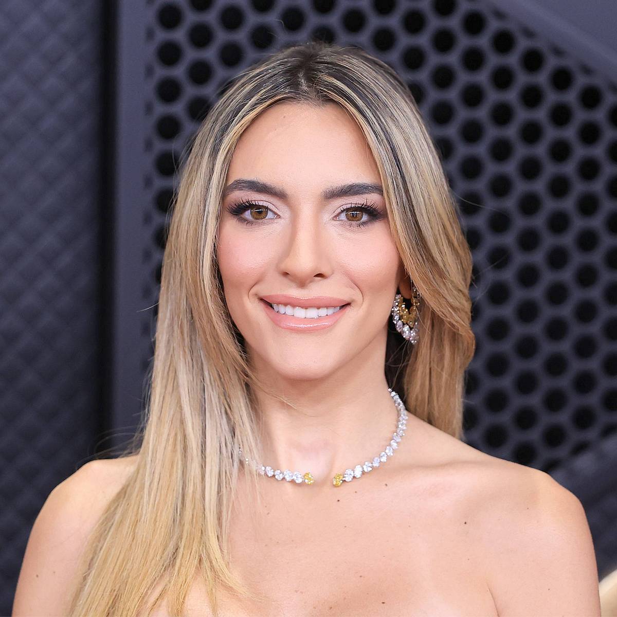 si.com - Matt Ryan - Meet Emily Austin: The Boxing Mainstay Part of Jake Paul's MVP Broadcast Team
