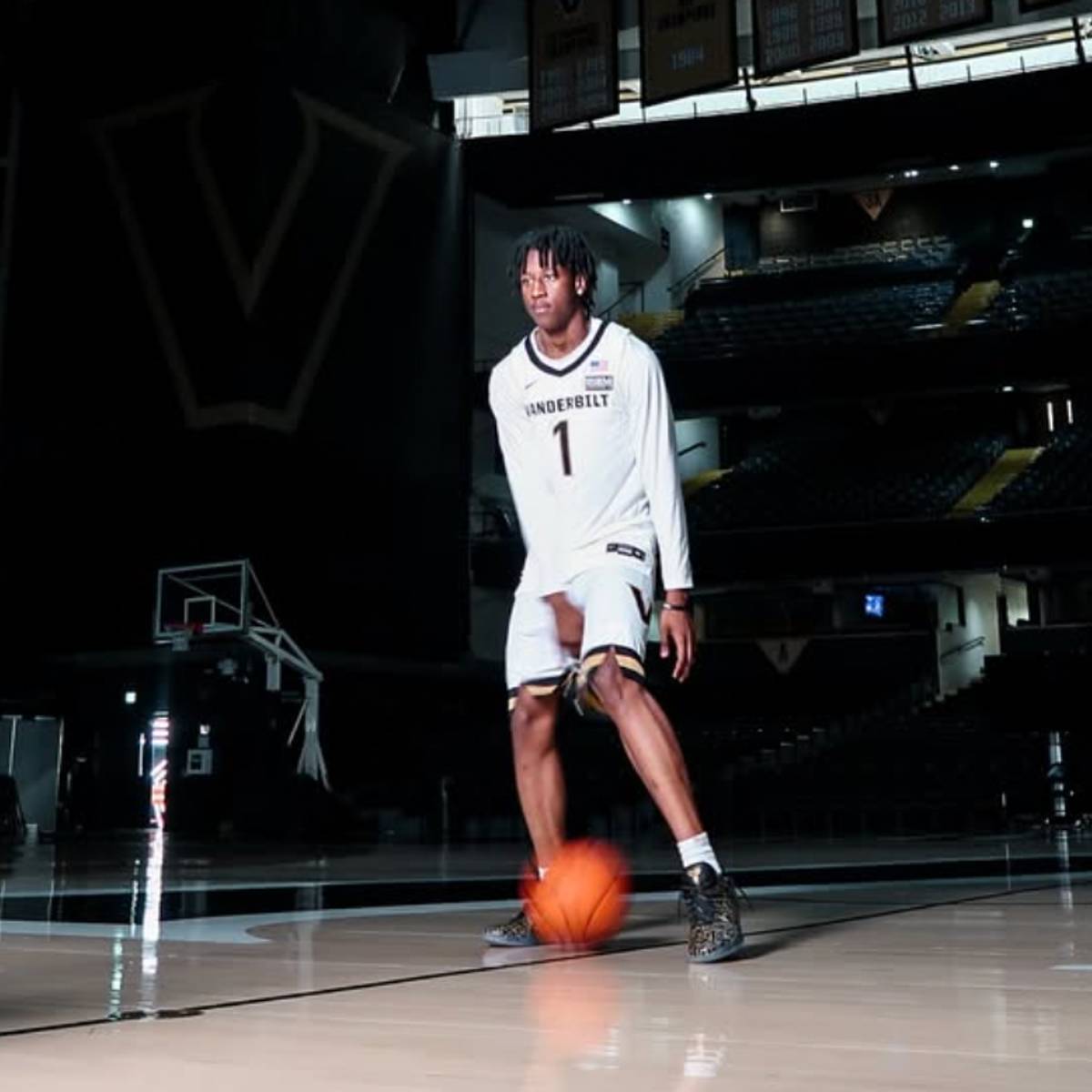 si.com - Joey Dwyer - Mark Byington Updates Health Statuses of Vanderbilt Basketball's Gabe Nesmith and TO Barrett