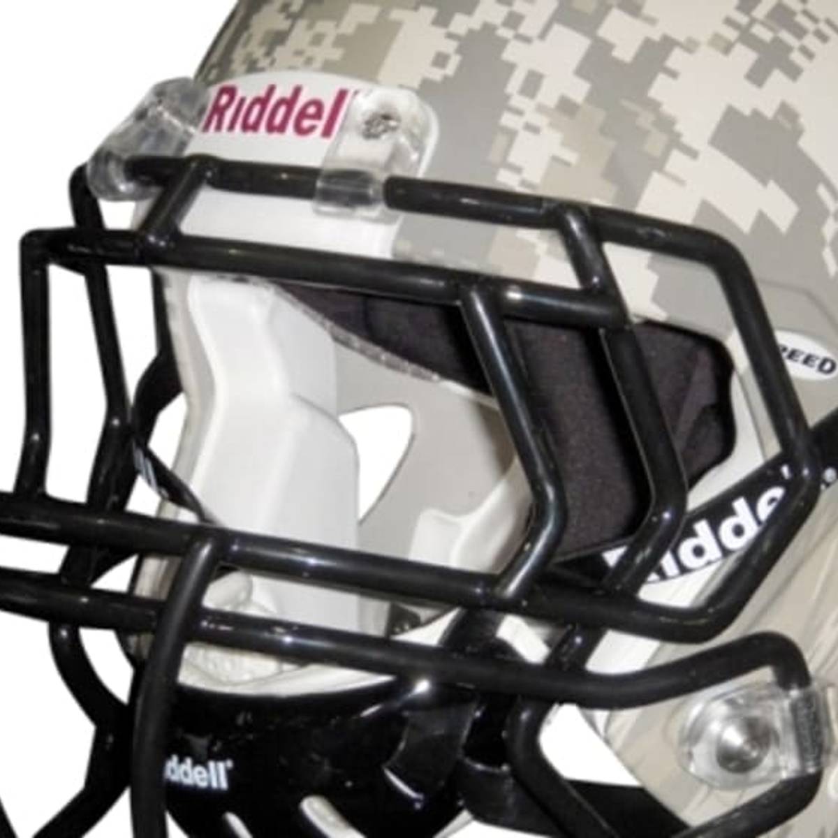 40% of NFL Players Wore Low-Rated Helmets during the 2010 Season