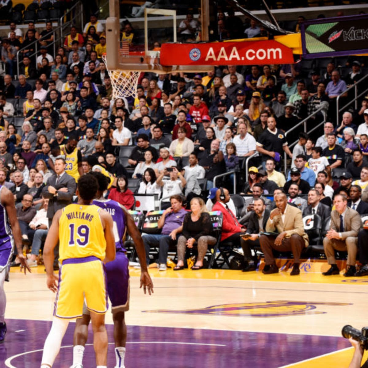 Los Angeles Lakers vs Sacramento Kings Game 12 preview live stream