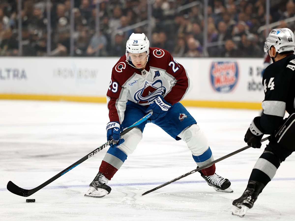 Nathan MacKinnon passes elite company in Avalanche's 2025-26 debut