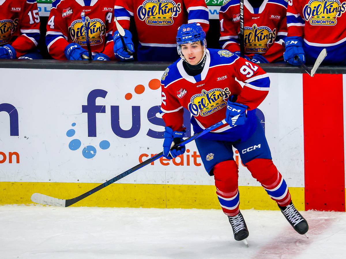 Miroslav Holinka skating for the Edmonton Oil Kings
