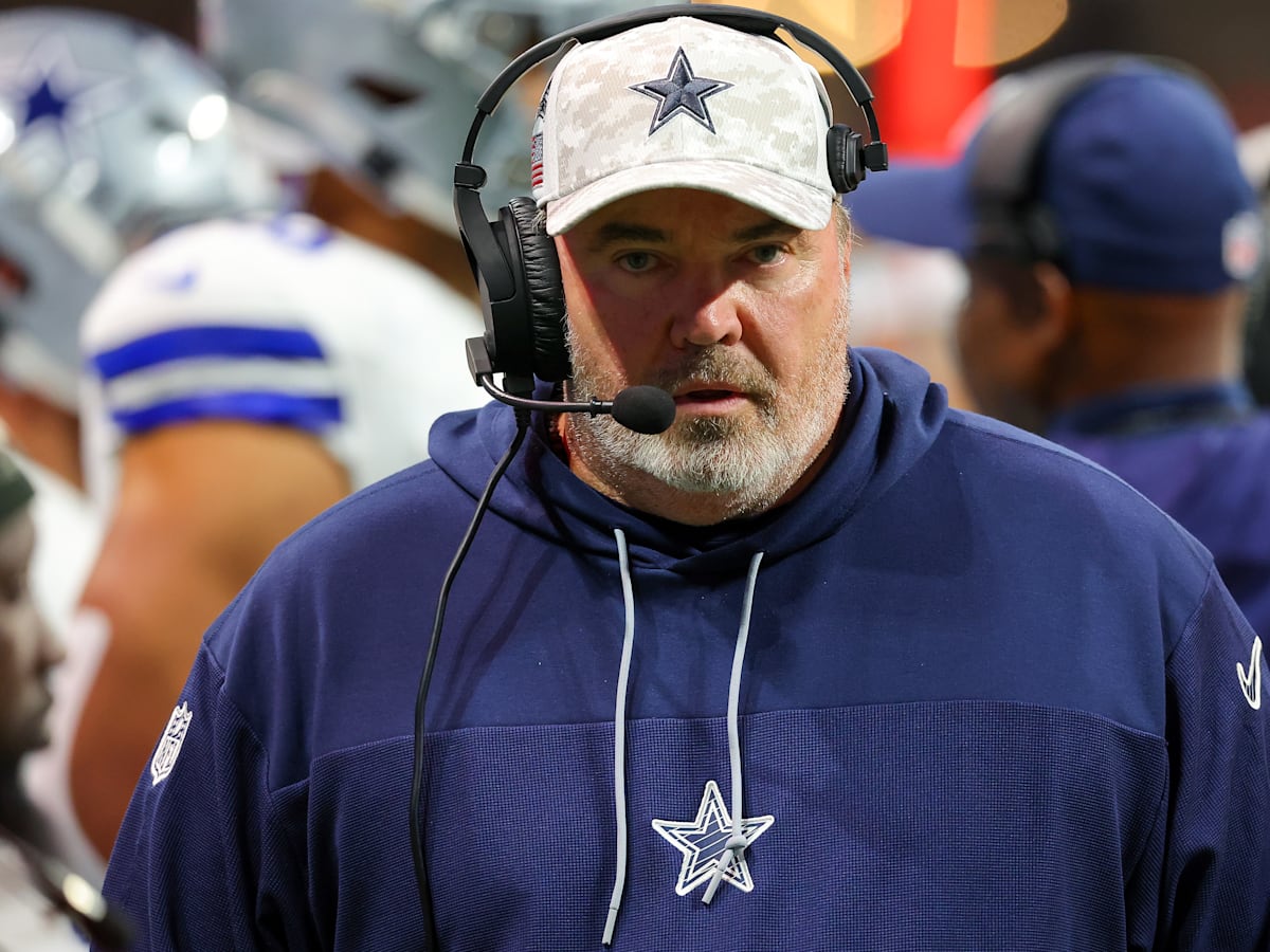 Mike McCarthy cracks poorly-timed joke about Cowboys' sun controversy