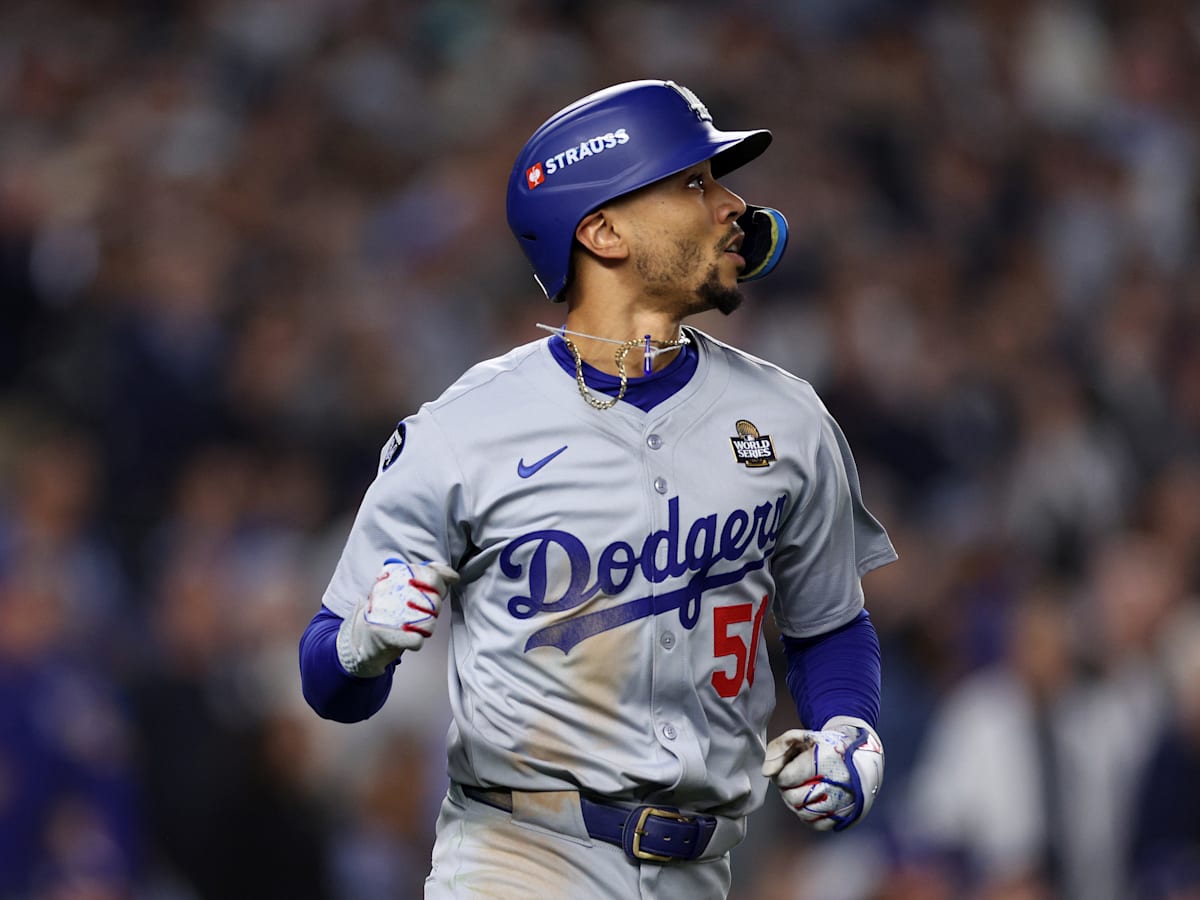 Padres get first glimpse of Dodgers squad with spring