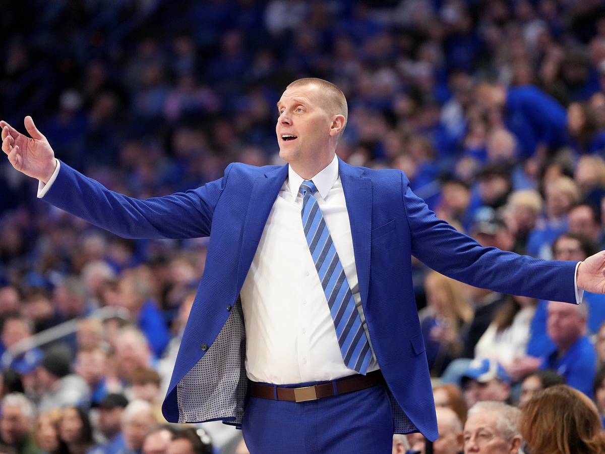 Mark Pope thinks the chaos is a selling point, but recruits aren't buying the hero pitch