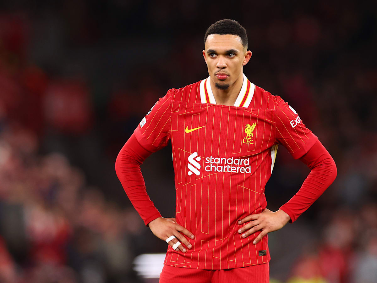 <早い者勝ち>ALEXANDER-ARNOLD 10番ジャージ Amazon.com: Trent Alexander-Arnold Signed Liverpool 2021-22