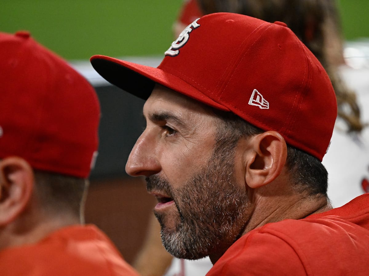 Bench coach Daniel Descalso takes Cardinals' top prospects back to school