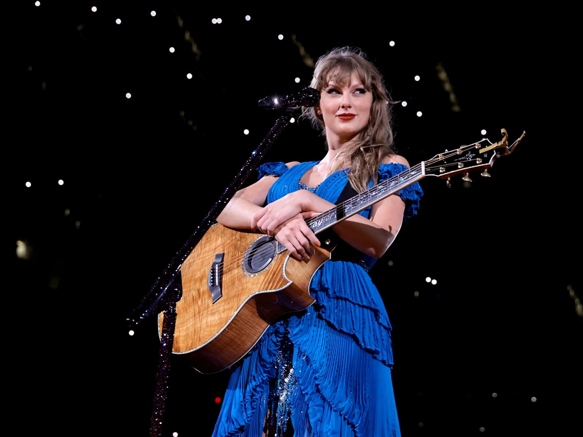 Taylor Swift rightfully teaches the world about The Blue Nile