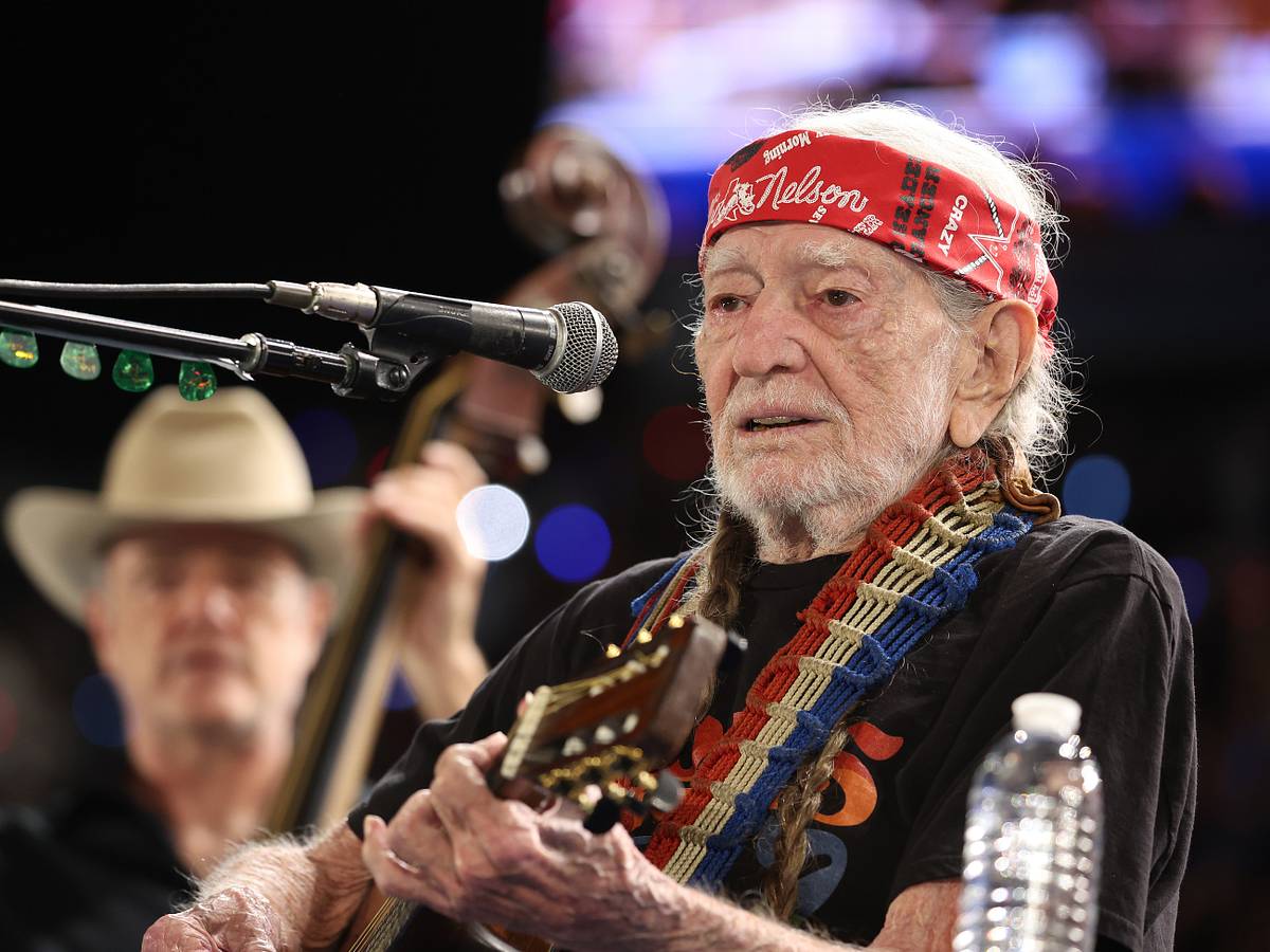 Willie Nelson can't do what he is famous for anymore (but he hasn