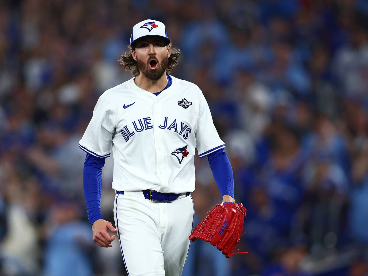 Blue Jays waste a great start by Kevin Gausman in his World Series