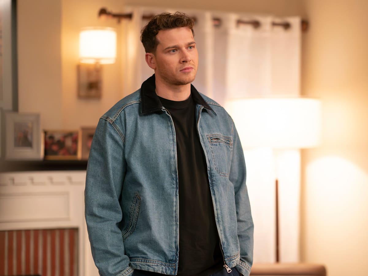 911 season 8, episode 9 finds the Buckley siblings both spiraling in  different ways