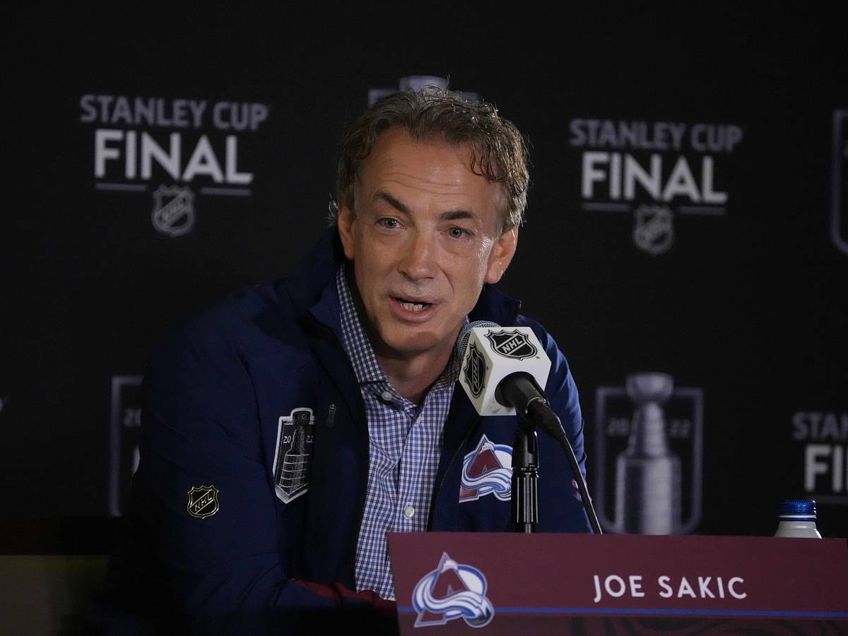 3 things on Joe Sakic's to-do list following move back to general manager role