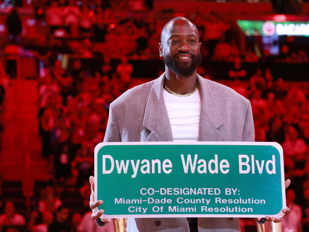 Heat unveils 'Dwyane Wade' statue in Miami, image size:1200x900