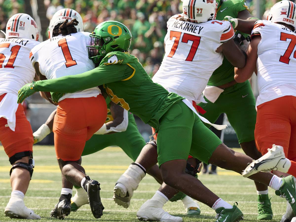 Four-star edge rusher leaves Oregon