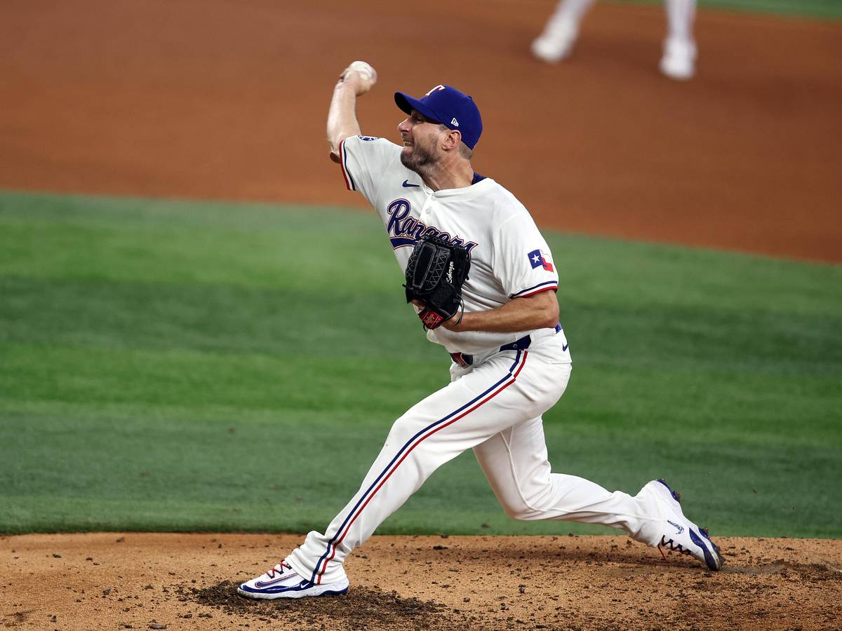 Rangers' Star Pitcher Leaves in Free Agency