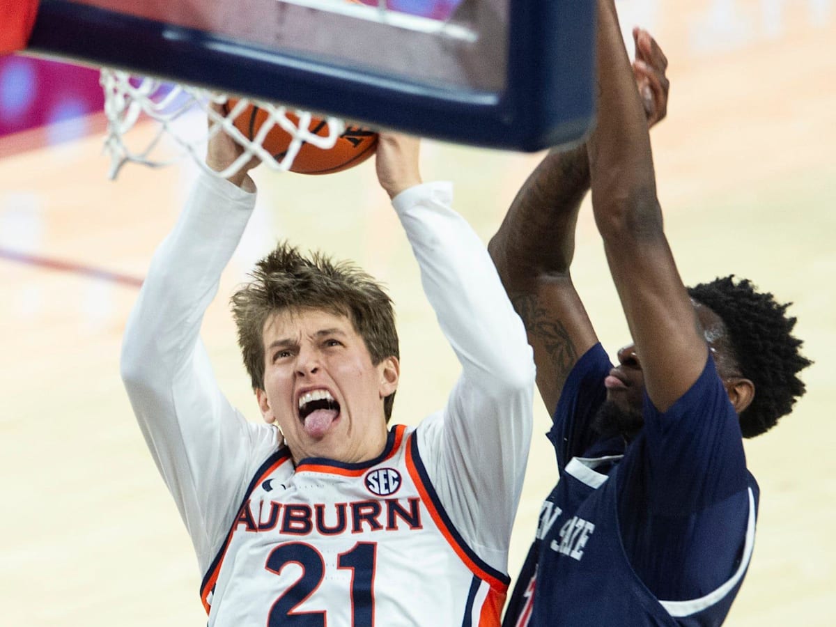 Muschalek provides spark for Auburn after earning playing time with defense