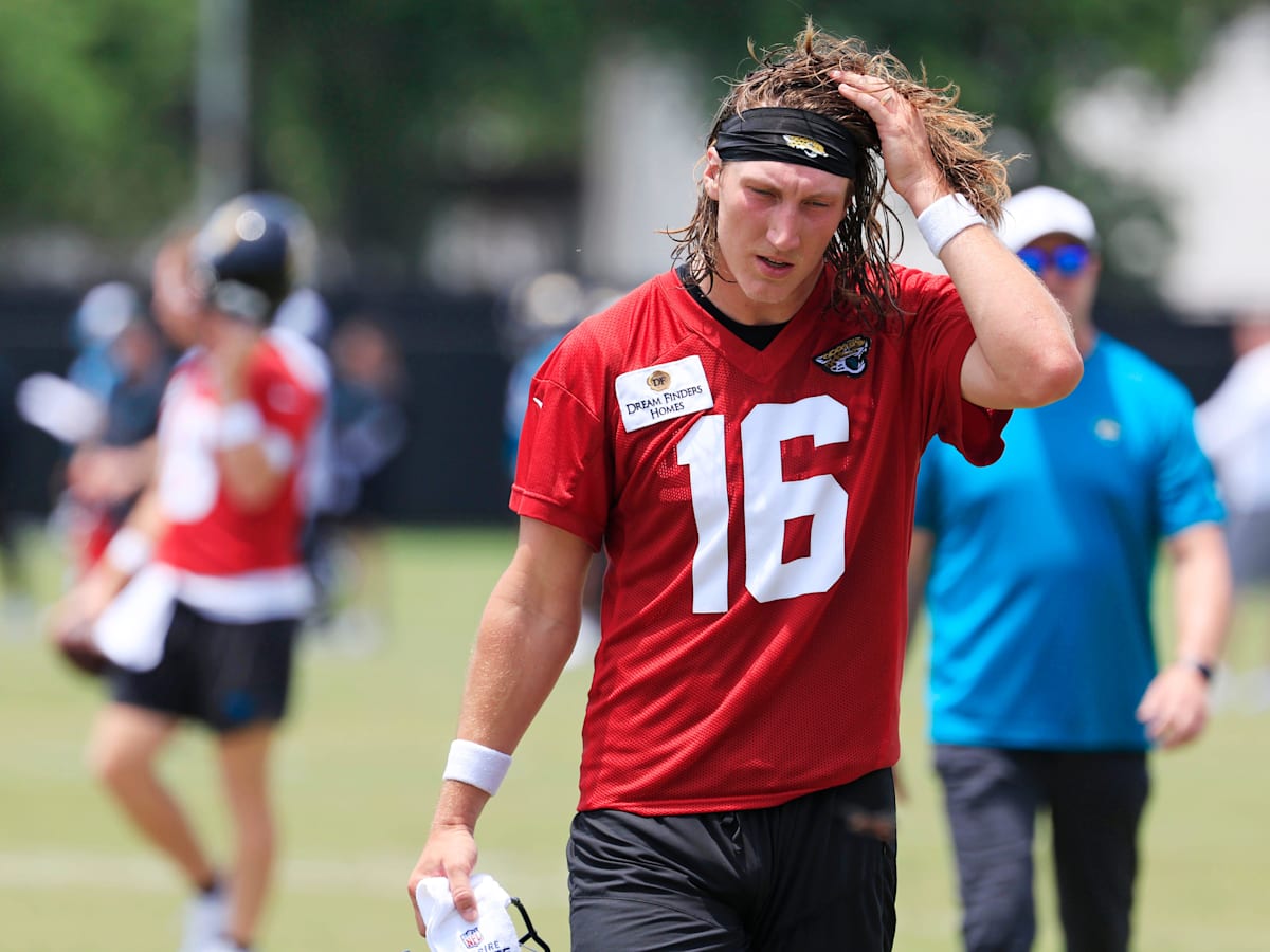 NFL voice grasping at straws to explain Trevor Lawrence's struggles with Jaguars
