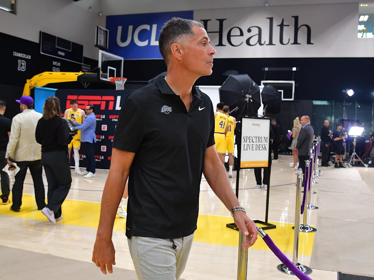 Lakers Urged to Keep First-Round Pick Instead of Trading It