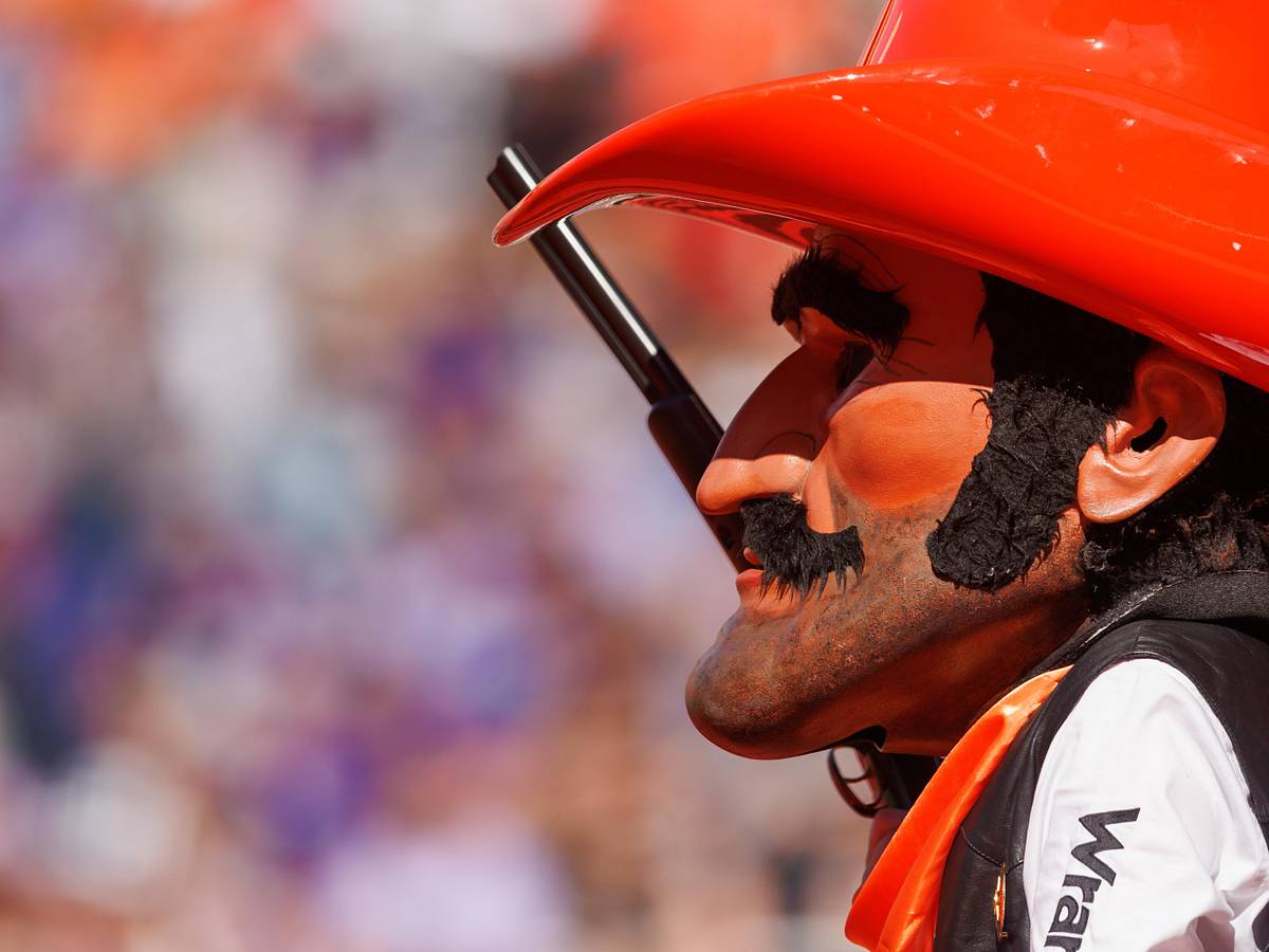 【激レア】USA製 Oklahoma State ラグマット ピストルピート雑貨 Oklahoma State Blows Out Oklahoma for Another Bedlam All-Sports Title