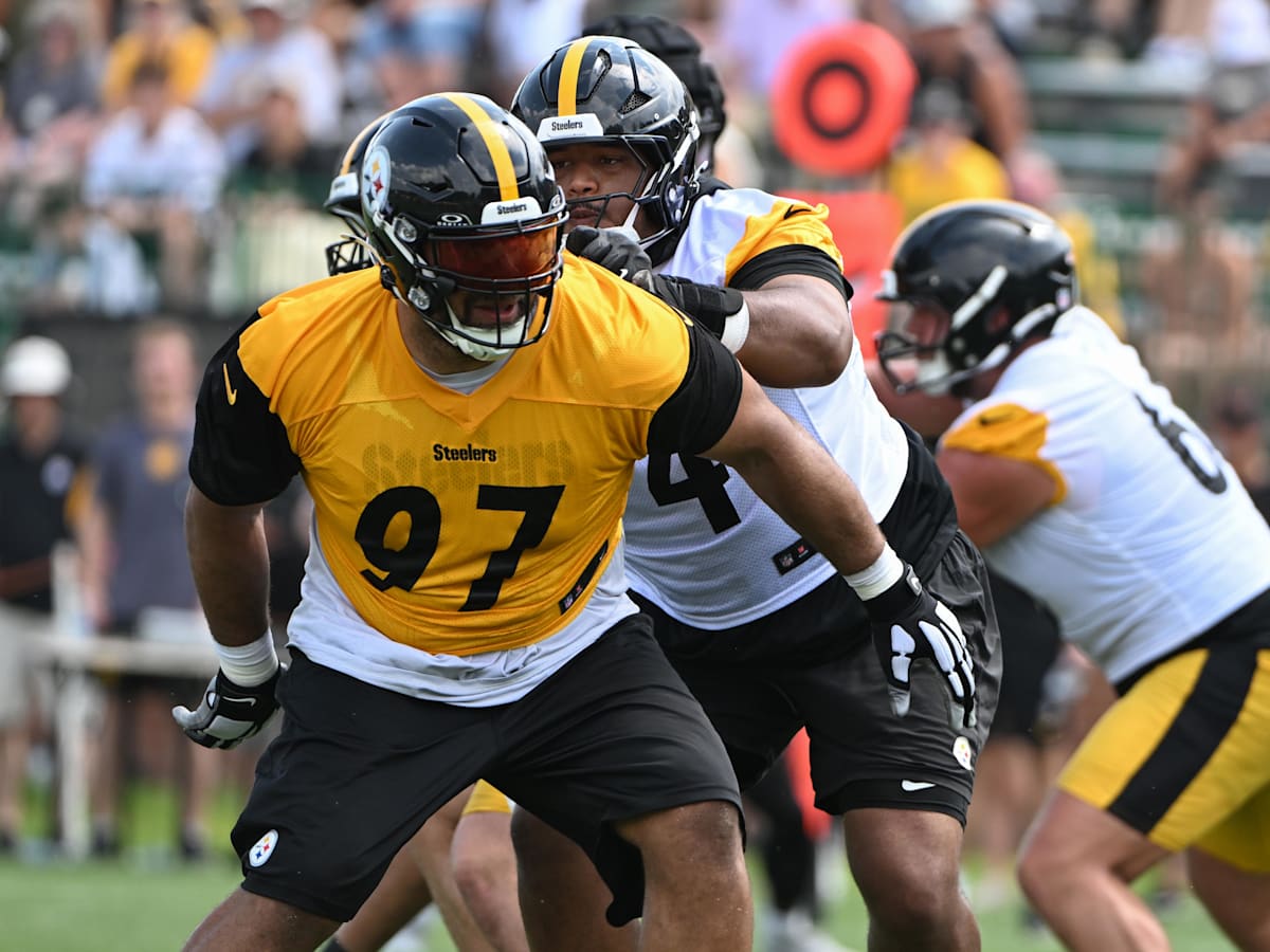 Steelers Captain Ends Hold-In