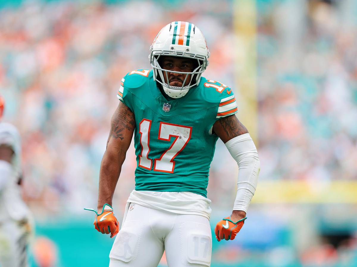 Dolphins Fire Sale Could Give Steelers WR Trade Option