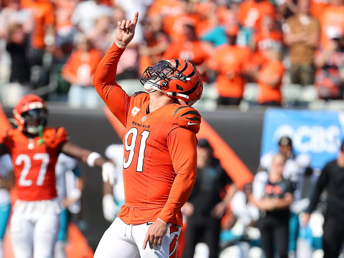 Why The Chicago Bears Should NOT Sign Trey Hendrickson